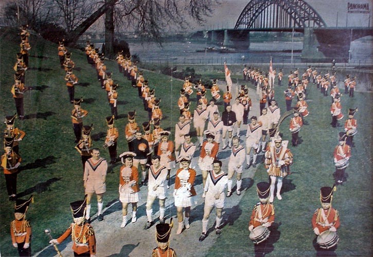 6.-Prins-Hans-1-Velu-fanfare-St.-Anna-dansmarietjes-St.-Anneke-en-NEC-in-1961