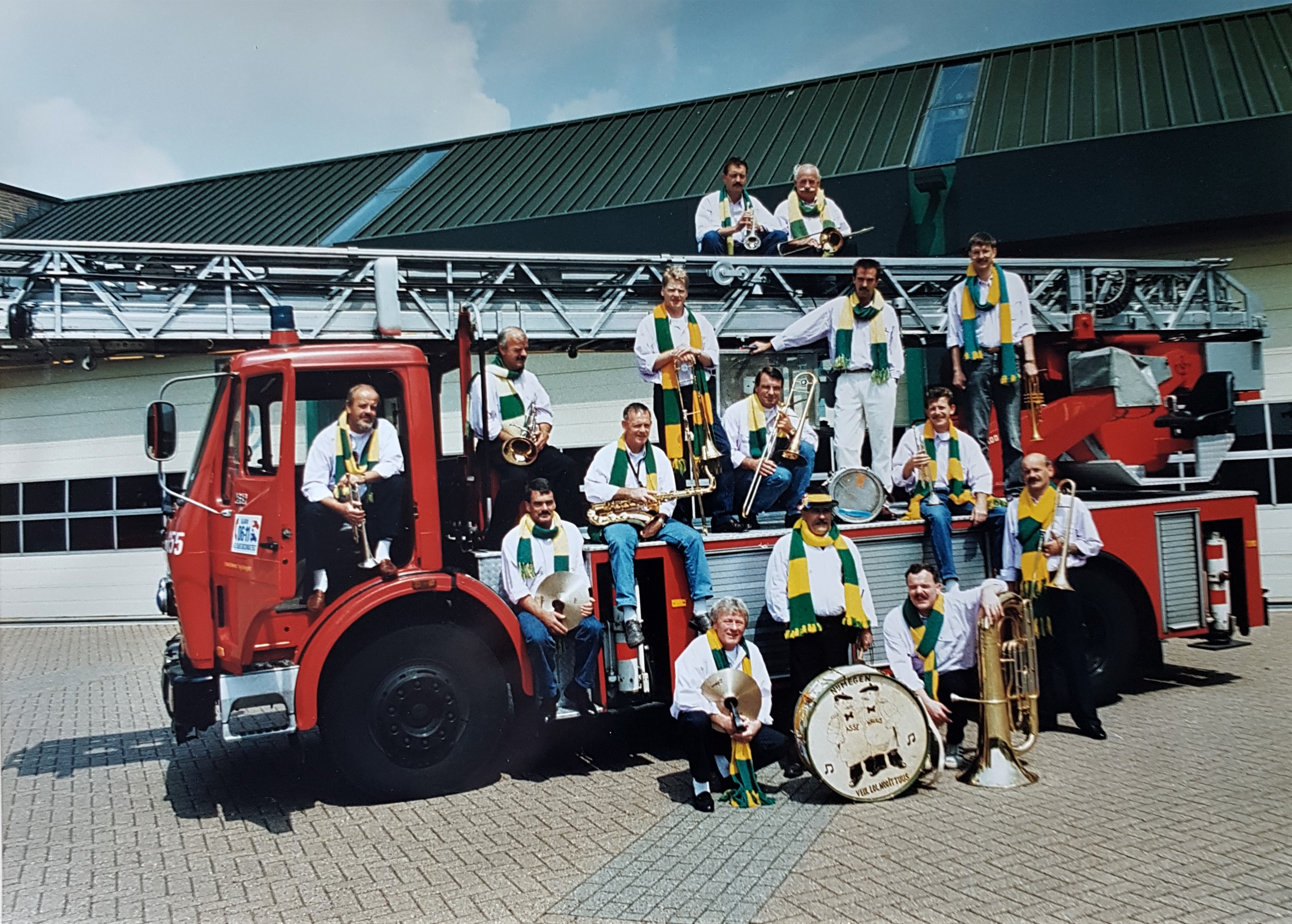 10.-Assekruus-seizoen-1990-1991-Brandweerkazerne